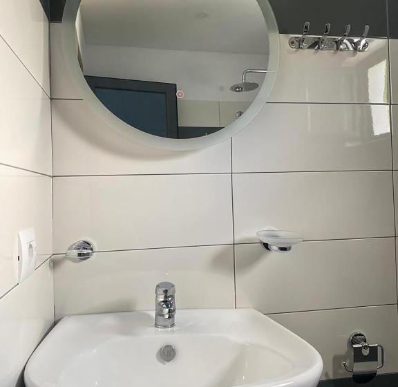 غرفة قياسية, Kuburi