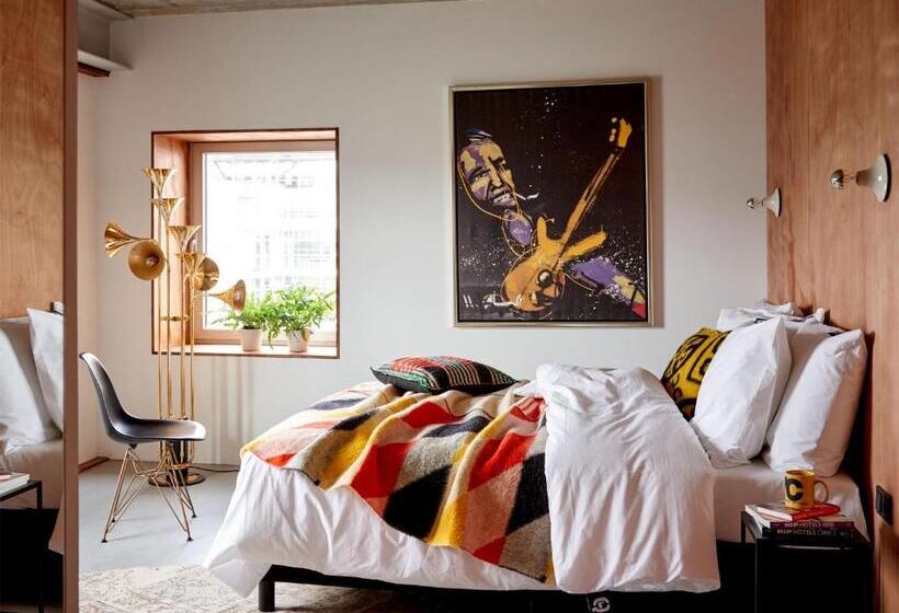 Номер Deluxe, Qfactory