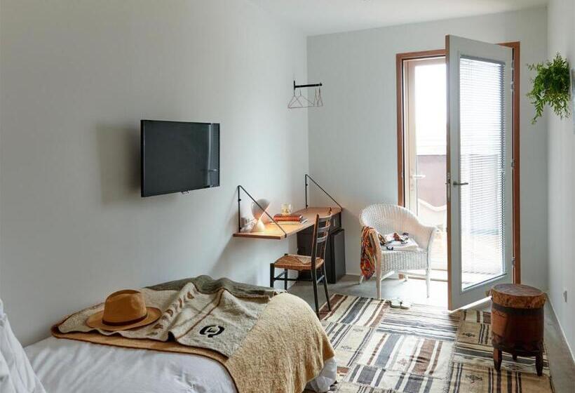 Трехместный Номер Стандарт с Балконом, Qfactory