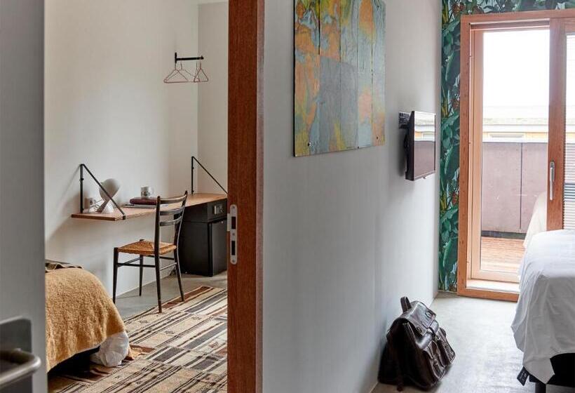 Трехместный Номер Стандарт с Балконом, Qfactory