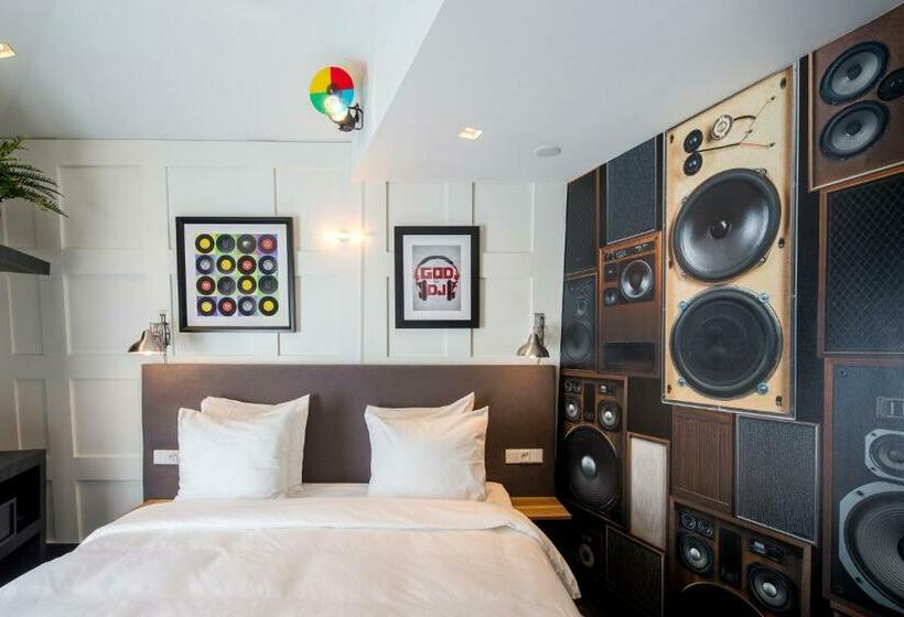 Quarto Deluxe, The Highland House