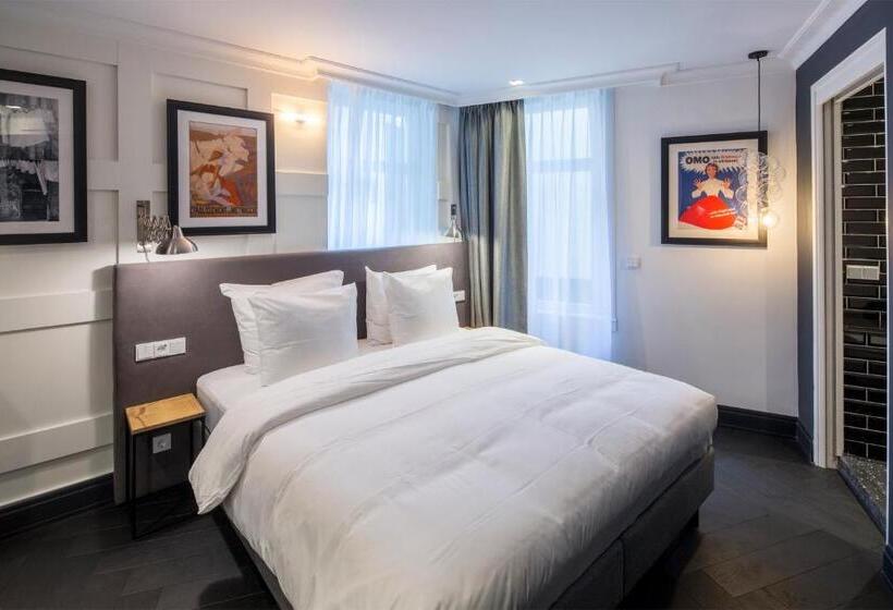 اتاق لوکس, The Highland House