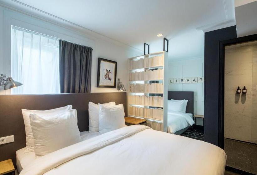 اتاق لوکس سه تخته, The Highland House