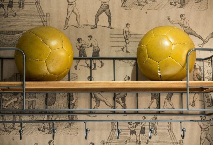 اتاق لوکس سه تخته, The Highland House