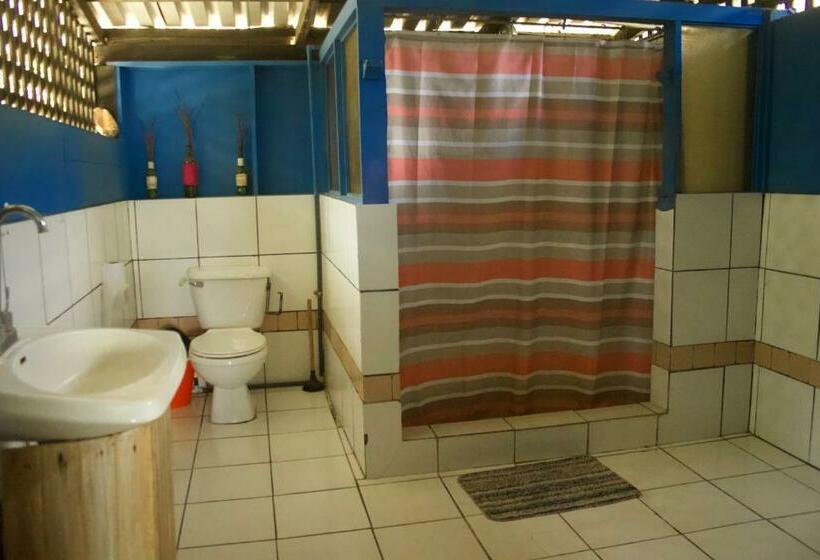 Vuode Makuusalissa, Luminosa Montezuma Hostel