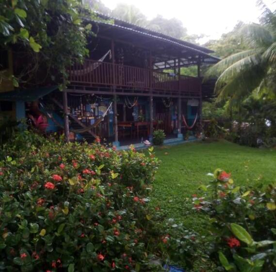 침실 4개 주택, Luminosa Montezuma Hostel