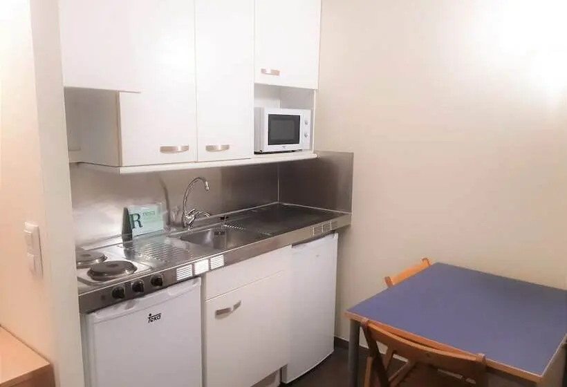 استودیوی کلاسیک, Residencia Universitaria As Burgas