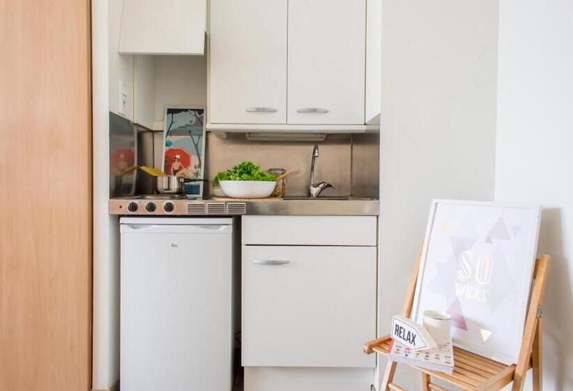 수피리어 스튜디오, Residencia Universitaria As Burgas