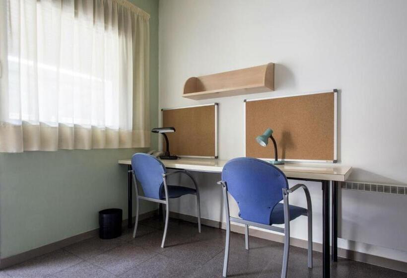 패밀리 스튜디오, Residencia Universitaria As Burgas