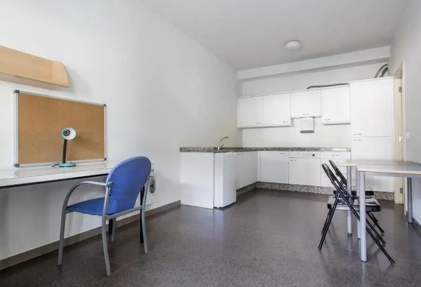 استودیو خانوادگی, Residencia Universitaria As Burgas
