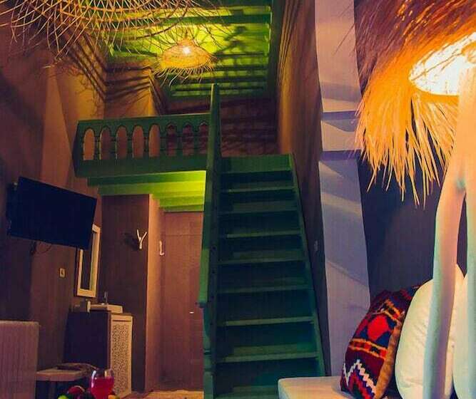 سوییت خانوادگی, Dar Antonia