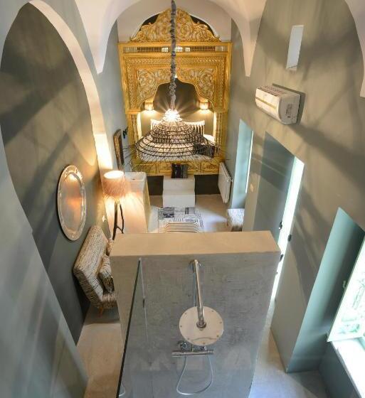 سوییت اجرایی, Dar Antonia