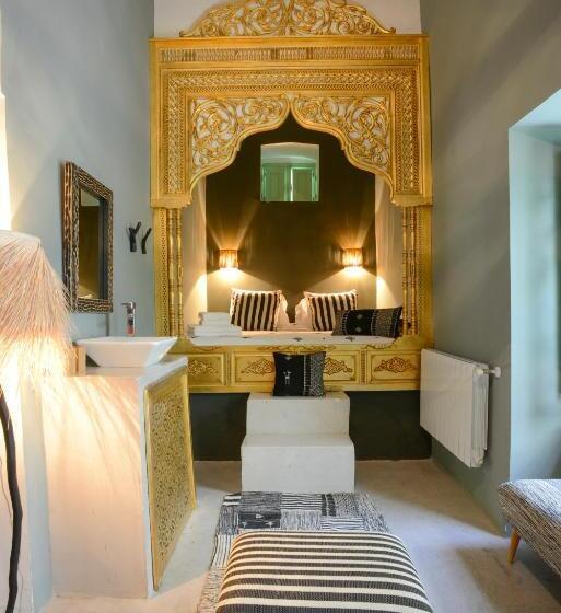 سوییت اجرایی, Dar Antonia