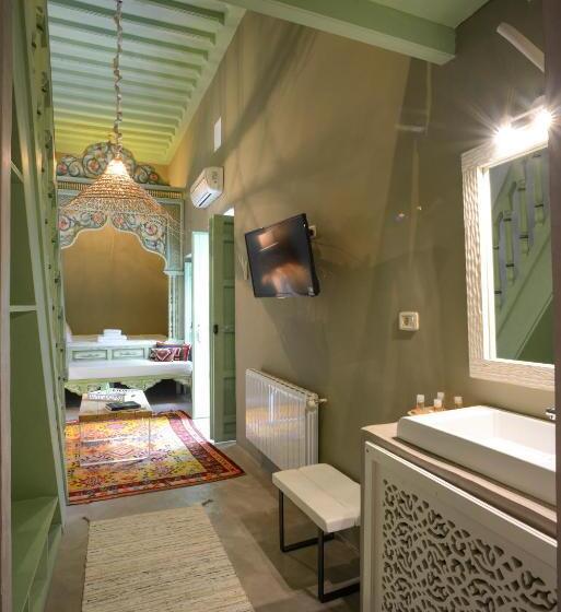 سوییت خانوادگی, Dar Antonia