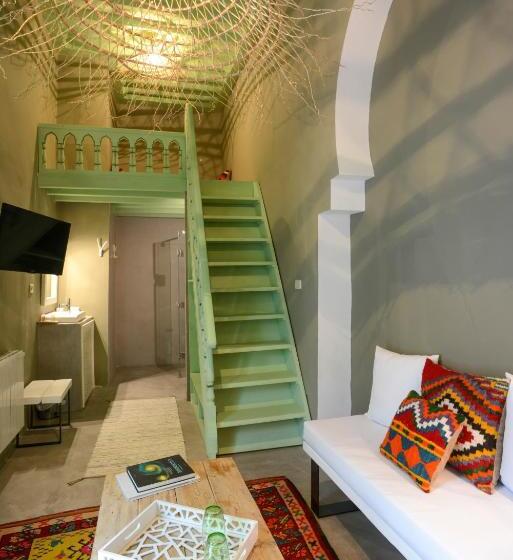 سوییت خانوادگی, Dar Antonia