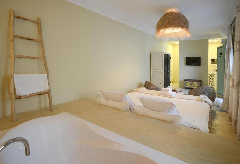 سوییت سوپریور, Dar Antonia