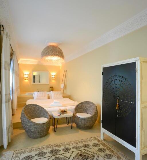 سوییت سوپریور, Dar Antonia