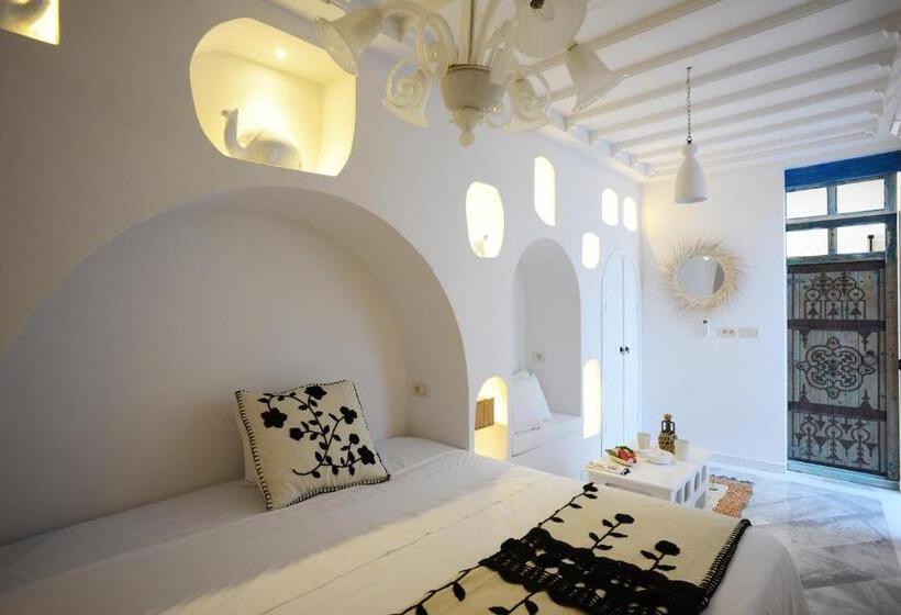 سوییت, Dar Antonia