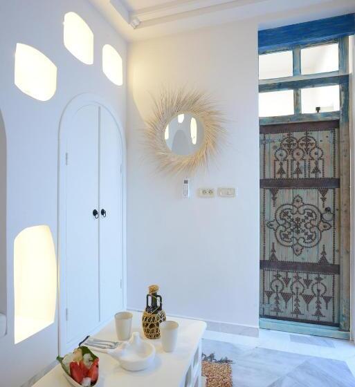 سوییت, Dar Antonia