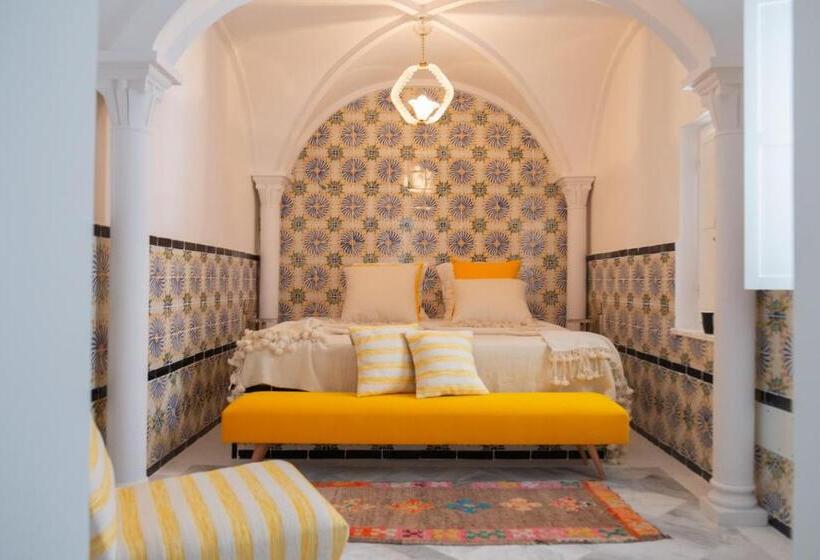 سوییت سوپریور, Dar Antonia