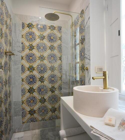 سوییت سوپریور, Dar Antonia