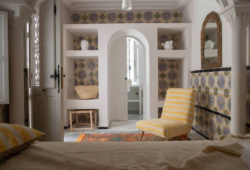 سوییت, Dar Antonia