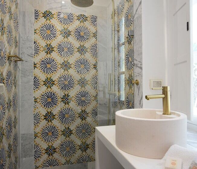 سوییت, Dar Antonia