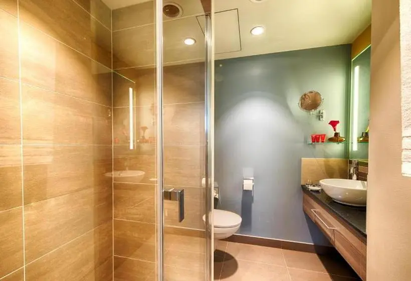 Comfort Kolmen Hengen Huone, Leonardo Hotel Munich City East
