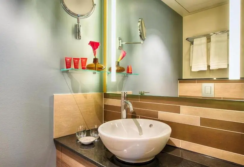 Comfort Kolmen Hengen Huone, Leonardo Hotel Munich City East