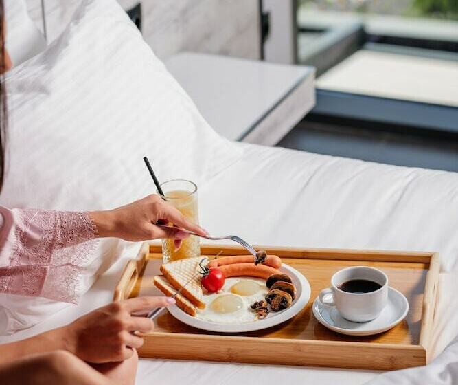 디럭스 룸 킹사이즈 침대, Messier 53 Hotel Yerevan