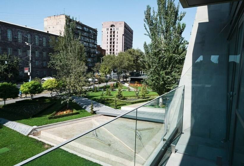 디럭스 룸 킹사이즈 침대, Messier 53 Hotel Yerevan