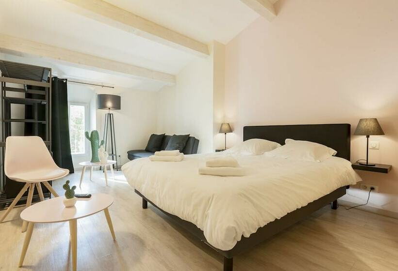 غرفة سوبيريور, Restaurant Des Maures