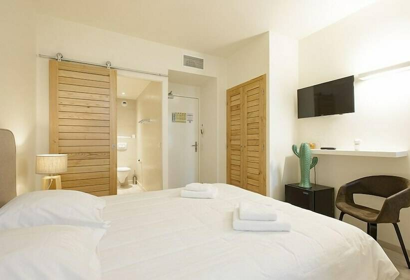 スタンダードルーム, Restaurant Des Maures