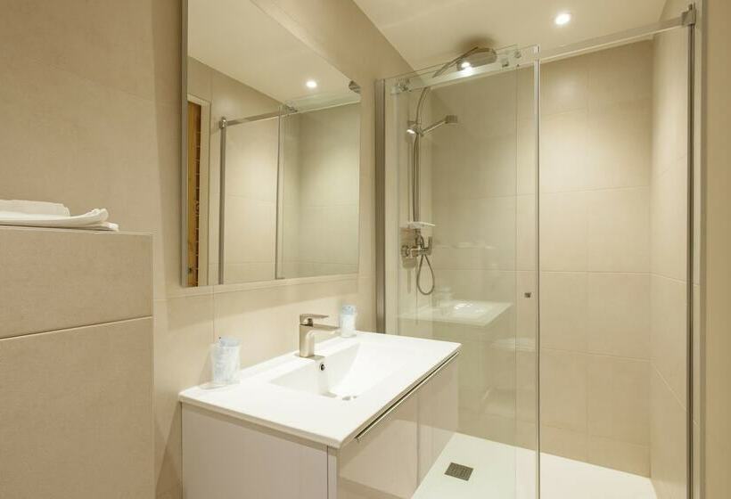 スタンダードルーム, Restaurant Des Maures