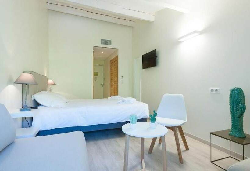 غرفة سوبيريور, Restaurant Des Maures