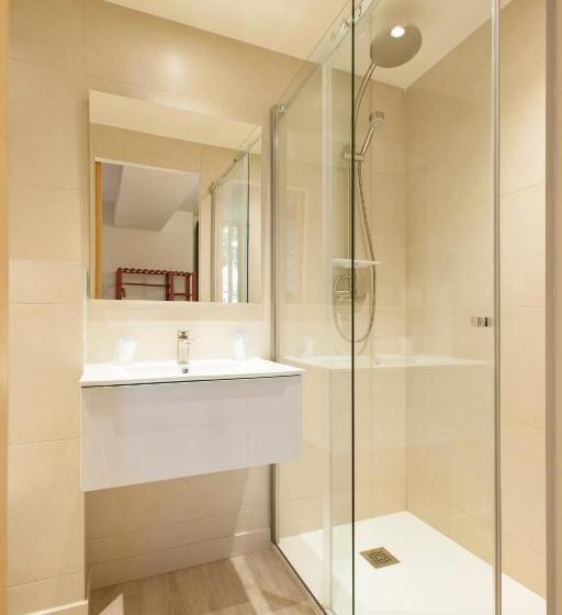 スタンダードルーム, Restaurant Des Maures