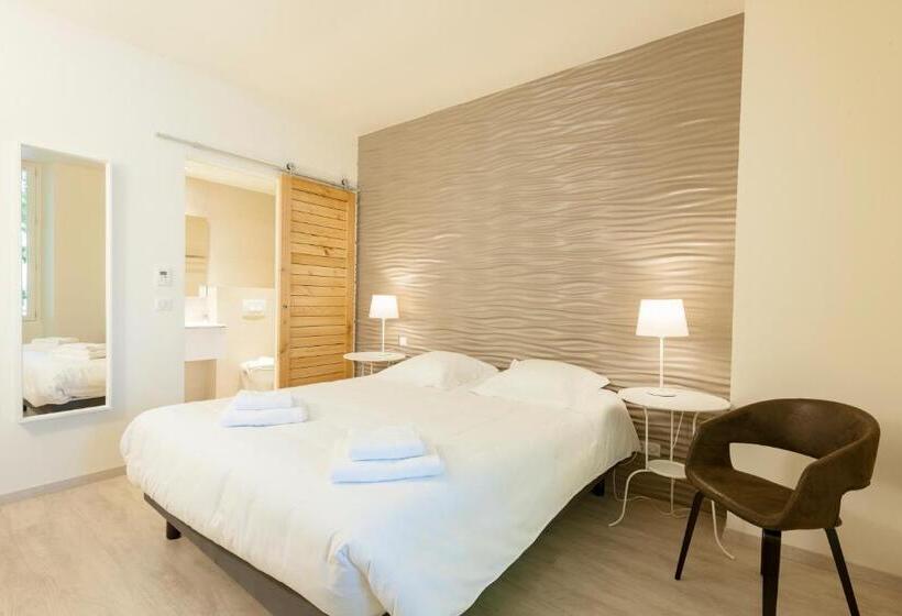 スタンダードルーム, Restaurant Des Maures