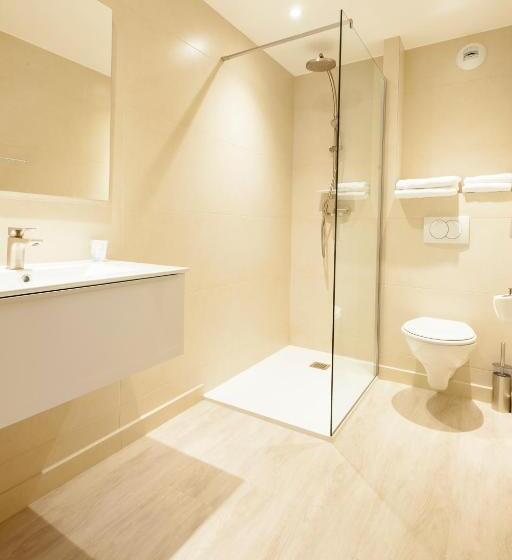 デラックスルーム, Restaurant Des Maures