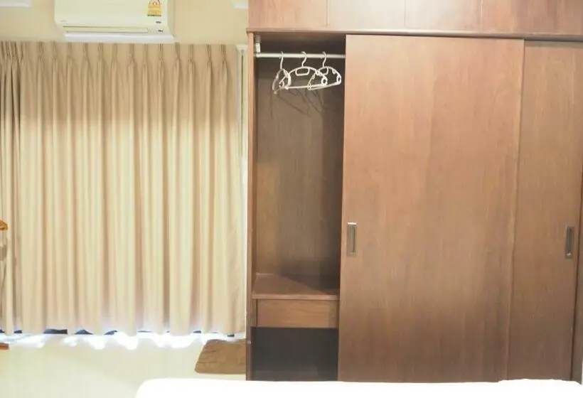 اتاق لوکس با تخت بزرگ, The Glasshouse Place