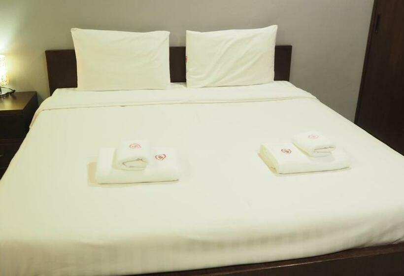 اتاق لوکس با تخت بزرگ, The Glasshouse Place