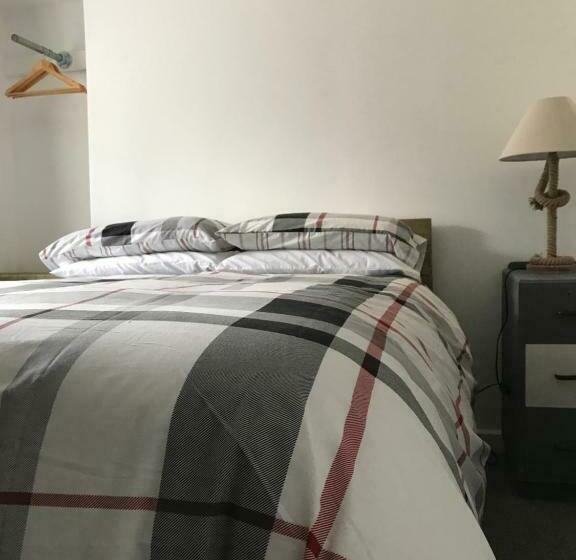 Camera Standard, The Pier