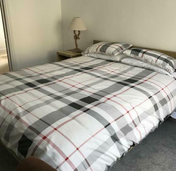 Camera Standard, The Pier