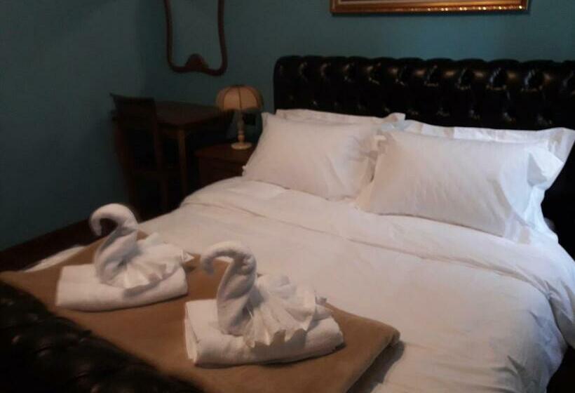 اتاق لوکس, Vila Mano