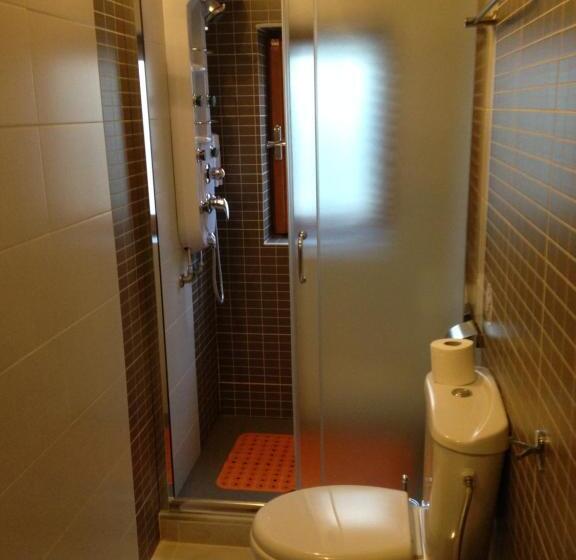 اتاق خانوادگی با چشمانداز باغ, Vila Mano