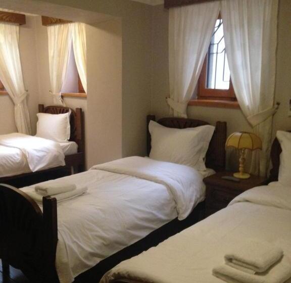 اتاق خانوادگی با چشمانداز باغ, Vila Mano