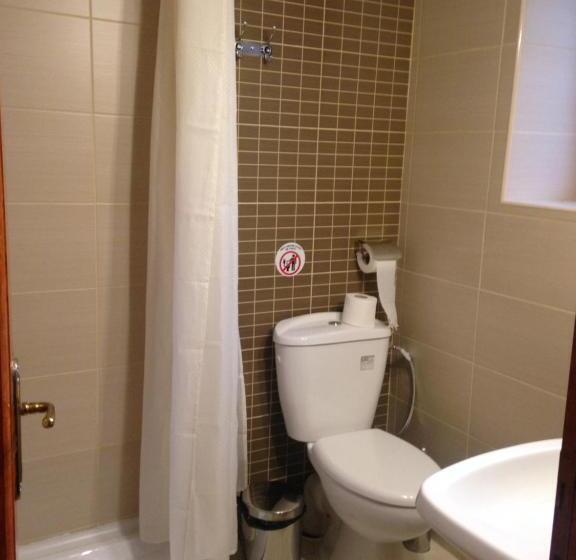 اتاق خانوادگی با چشمانداز باغ, Vila Mano