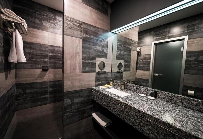 디럭스 룸 킹사이즈 침대, Messier 53 Hotel Yerevan