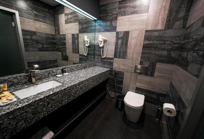 디럭스 룸 킹사이즈 침대, Messier 53 Hotel Yerevan