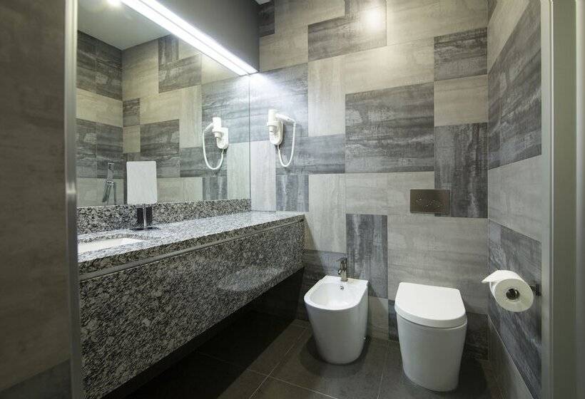 스탠다드 룸 킹사이즈 침대, Messier 53 Hotel Yerevan