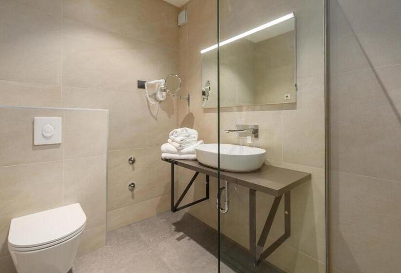 ガーデンビュースタンダードルーム, Squero